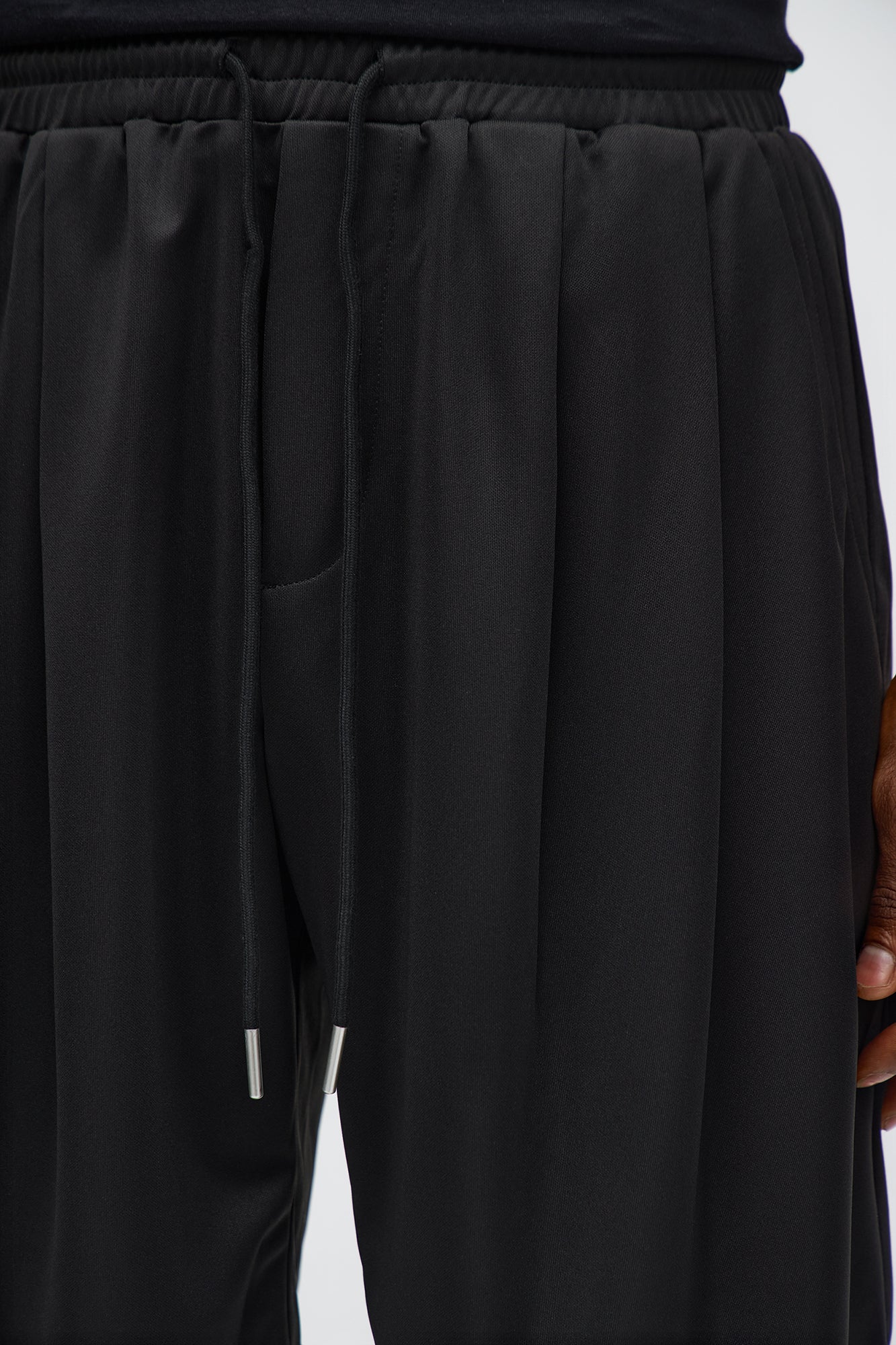 Easy Flow Pleated Short - Black